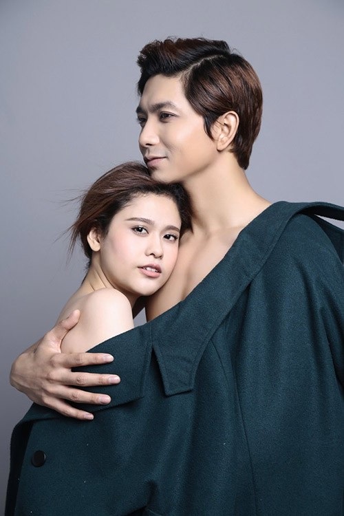 Những câu chuyện tình tay ba ồn ào khiến công chúng ngán ngẩm showbiz Việt - 9 Tim và Trương Quỳnh Anh vướng tin đồn đã dọn ra ở riêng sau lùm xùm tình cảm nhưng cả hai không lên tiếng về vấn đề này.