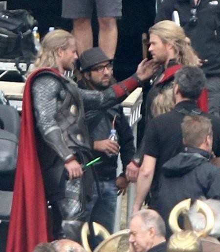 Nếu trên phim trường “Thor”, bạn bỗng bắt gặp một người giống như Chris Hemsworth nhưng lại không phải Chris Hemsworth thì đó chỉ có thể là Bobby Holland Hanton, người đóng thế cho “Thần Sấm”. Trên thực tế, Bobby đã phải luyện tập tới 18 giờ mỗi tuần để có thể tham gia vào các cảnh quay hành động trong phim.
