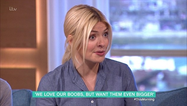 MC truyền hình sốc với vòng một của khách mời - 2
MC nổi tiếng Holly Willoughby mắt tròn, mắt dẹt khi ngắm vòng một ngoại cỡ của các khách mời