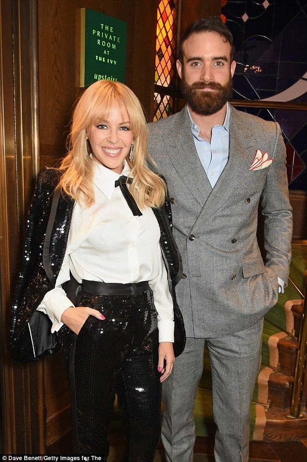 Cuộc đời buồn bã của nữ danh ca “Can't Get You Out of My Head” - 3 Kylie Minogue (49 tuổi) và hôn phu một thuở - Joshua Sasse (30 tuổi).