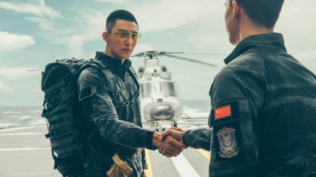 Bộ Văn hoá yêu cầu kiểm tra lại quy trình cấp phép phát hành phim “Điệp vụ Biển Đỏ” - 1 Hình ảnh trong phim Điệp vụ Biển Đỏ.