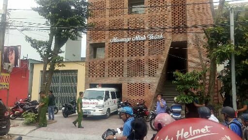 Nữ nhân viên massage tử vong cạnh khách nam đang thoi thóp - 1 Quán massage nơi xảy ra án mạng