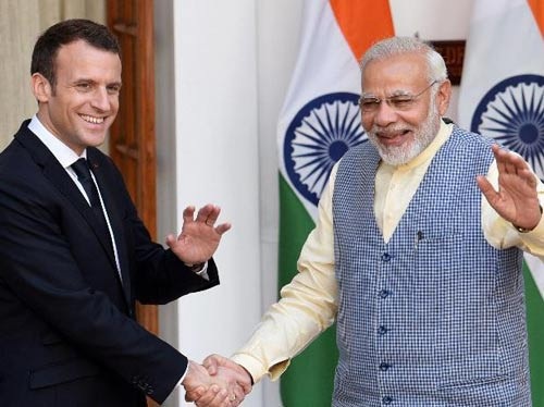 Ấn Độ kết "chuỗi ngọc trai" đọ với Trung Quốc - 1
Tổng thống Pháp Emmanuel Macron (trái) bắt tay Thủ tướng Ấn Độ Narendra Modi trong chuyến thăm Ấn Độ hôm 10-3 Ảnh: BUSINESS STANDARD
