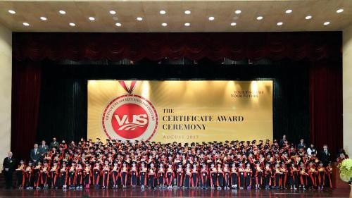 4 tiêu chí chọn trung tâm Anh ngữ chuẩn quốc tế - 2
Anh văn Hội Việt Mỹ VUS đã đạt kỷ lục hệ thống Anh ngữ có số lượng học viên đạt chứng chỉ quốc tế nhiều nhất - 102.095 học viên.