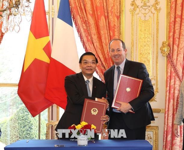 Tổng Bí thư: Giữa hai dân tộc Pháp và Việt Nam là cả một sự chân tình - 3
Lễ ký Ý định thư hợp tác giữa Bộ Khoa học và Công nghệ Việt Nam với Tập đoàn Airbus Defence and Space về công nghệ vũ trụ