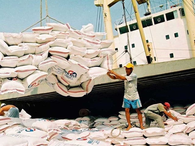 Doanh nghiệp đang tồn hơn 651.000 tấn gạo trong kho - 1
Lượng gạo còn tồn trên 650 ngàn tấn (Ảnh minh họa/PLTPHCM)