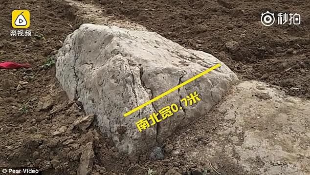Ngọn núi nhỏ nhất thế giới, đi một bước lên ngay... tới đỉnh - 2 Đây chỉ là phần chỏm nhô lên của ngọn núi