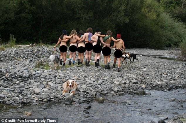 Số tiền thu được từ việc bán lịch sẽ được dành để ủng hộ các tổ chức từ thiện chăm sóc vật nuôi bị bỏ rơi.