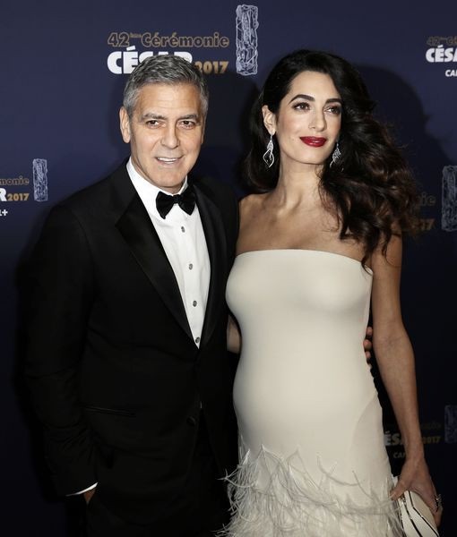 
Vợ chồng cô đều nổi tiếng và bận rộn nên hai người phải cân đối công việc để có thể chăm con chu toàn. Tài tử U60 George Clooney nói, anh cũng giúp vợ chăm sóc con
