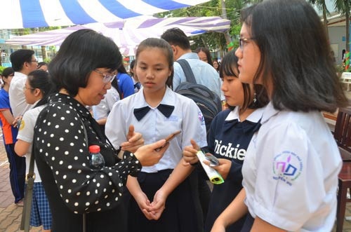 Tổ hợp “lạ”: Khó cho thầy và trò - 1 Tổ hợp “lạ”: Khó cho thầy và trò - 1