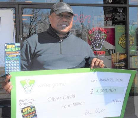Không nghe lời vợ, người đàn ông trúng số 4 triệu USD - 1 Oliver Davis Jr. trúng số 4 triệu USD (90,9 tỷ đồng) ngày 23.3
