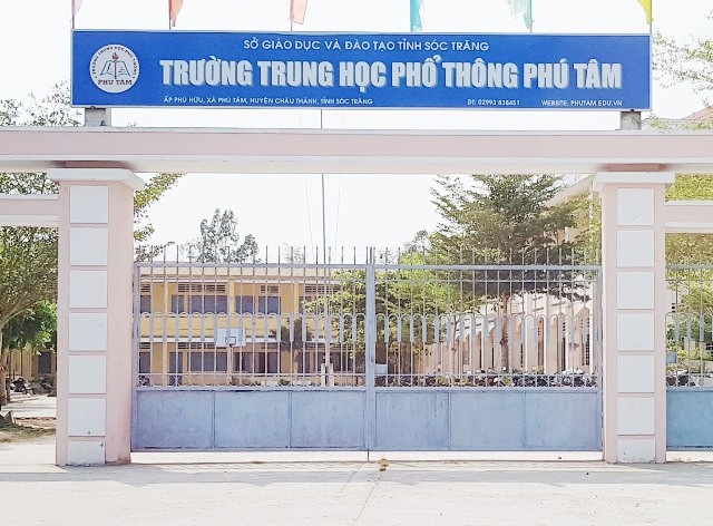 Hiệu trưởng xin lỗi vì “mắng” học sinh là “quân phản bội” - 1 Trường THPT Phú Tâm, nơi ông Trần Công Lý làm Hiệu trưởng.