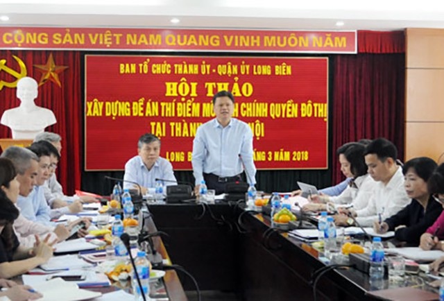 Dư quỹ lương 1.000 tỷ đồng mà cán bộ vẫn... lương hẻo! - 1 Đoàn công tác khảo sát tại quận Long Biên xây dựng Đề án thí điểm mô hình chính quyền đô thị