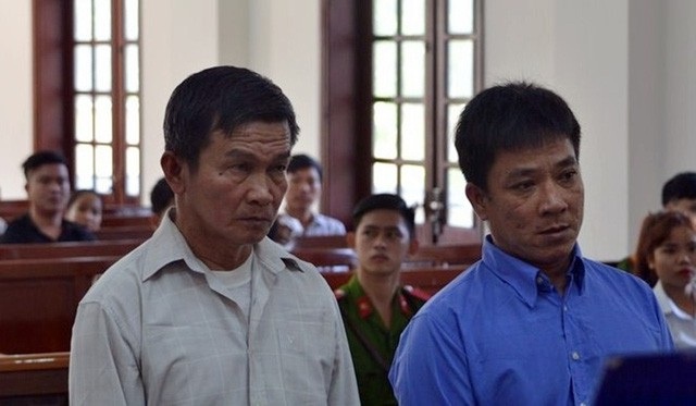 Vụ sà lan tông sập cầu Ghềnh: Rắc rối việc xác định giá cây cầu - 1 2 bị cáo được thay đổi biện pháp ngăn chặn, cho tại ngoại điều tra.