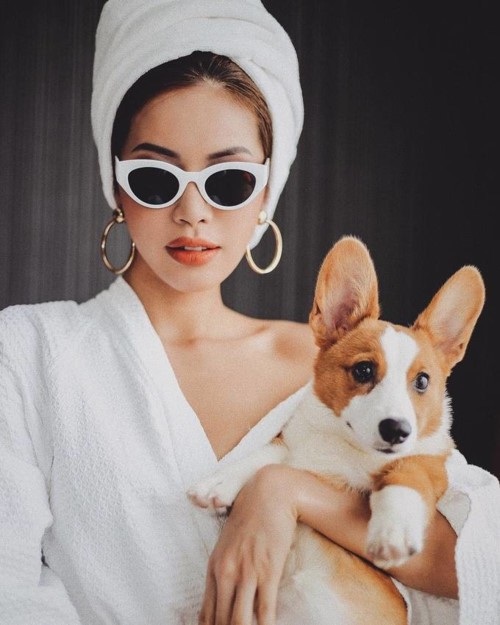 Sexy, táo bạo không kém sao Hollywood, mỹ nhân Việt nào soán ngôi “nữ hoàng khăn tắm”? - 16 Cô thể hiện thần thái khí chất rạng ngời.