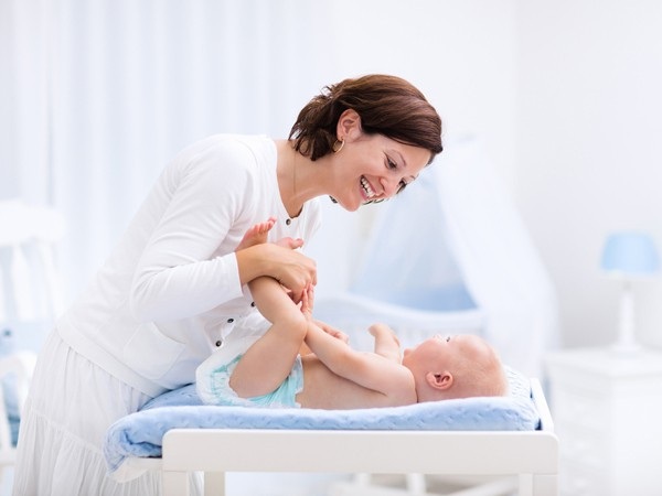 Khi nào có thể cho em bé sơ sinh ra ngoài chơi? - 1 Khi nào có thể cho em bé sơ sinh ra ngoài chơi? - 1