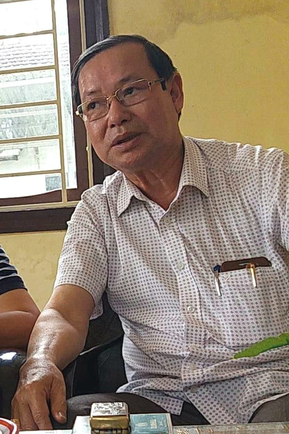 Vụ hàng chục xe biển xanh đến đám cưới: Cán bộ đi xe nói gì? - 1
Ông Trịnh Ngọc Thuận, Hạt trưởng Hạt Kiểm lâm thị xã Hương Thủy cho biết chỉ đi xe biển xanh tạt ngang để gửi quà cưới sau khi đi công tác vào buổi sáng chứ không dự đám cưới.