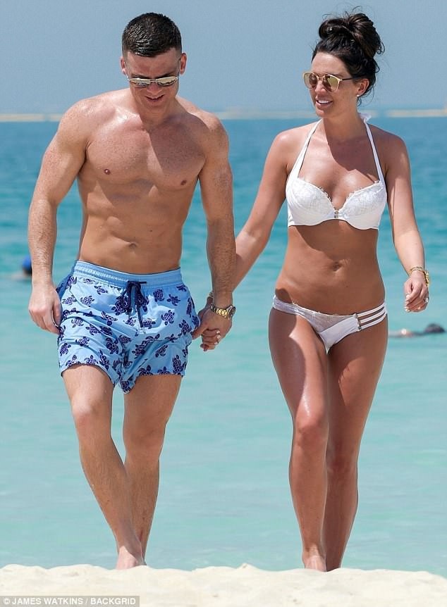 
Khi sinh thêm cậu con trai thứ 4, người đẹp Anh thừa nhận cô mong có một bé gái
