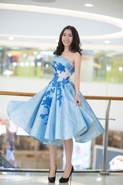 Người đẹp này cũng được đánh giá là người đẹp có trí thức. Cô hiện đang là sinh viên năm cuối Khoa Quốc tế - Đại học Quốc gia Hà Nội. Người đẹp đạt Ielts 6.5, sử dụng tiếng Anh lưu loát.