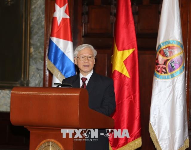 Lễ trao Bằng Tiến sĩ danh dự chuyên ngành khoa học chính trị tặng Tổng Bí thư Nguyễn Phú Trọng - 1
Tổng Bí thư Nguyễn Phú Trọng dự bế mạc cuộc gặp thế hệ trẻ Việt Nam- Cuba và trao Huân chương Hữu nghị cho các cựu chuyên gia quân sự Cuba.