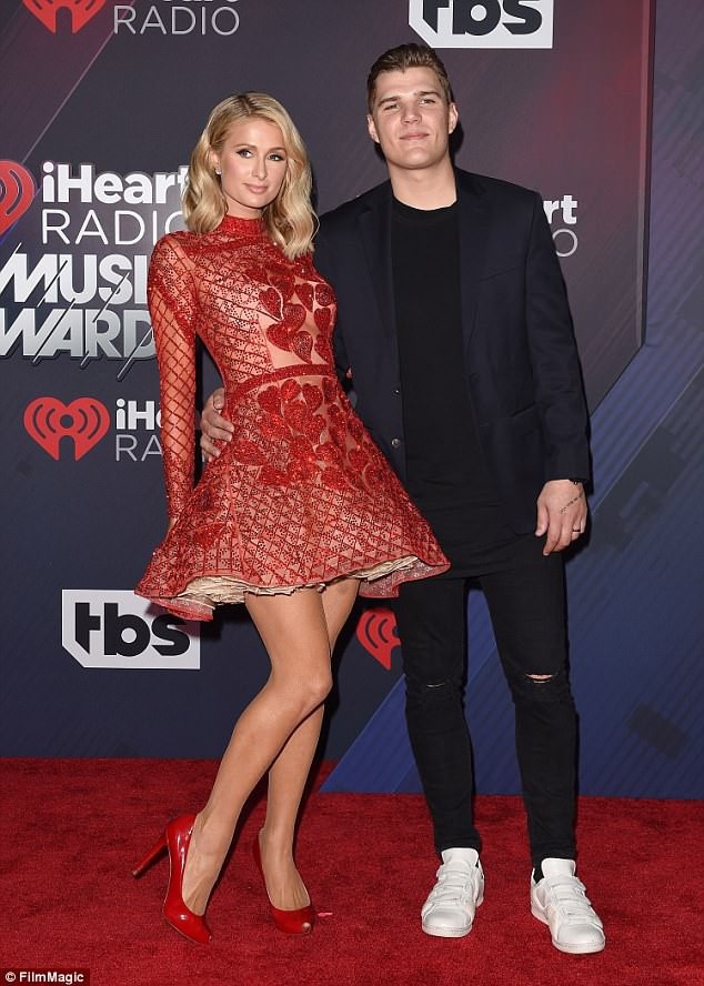Paris Hilton và hôn phu sẽ ký hợp đồng hôn nhân - 1
Paris Hilton và bạn trai lâu năm Chris Zylka vừa đính hôn và cặp đôi trẻ đãlên kế hoạch cho đám cưới