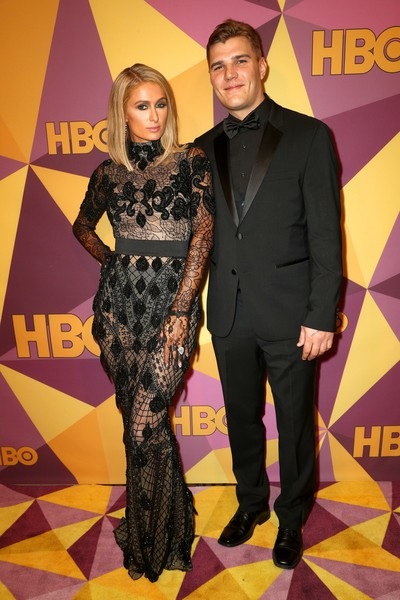 Paris Hilton và hôn phu sẽ ký hợp đồng hôn nhân - 6
Anh đã tặng bạn gái xinh đẹp chiếc nhẫn đính hôn trị giá 2 triệu USD