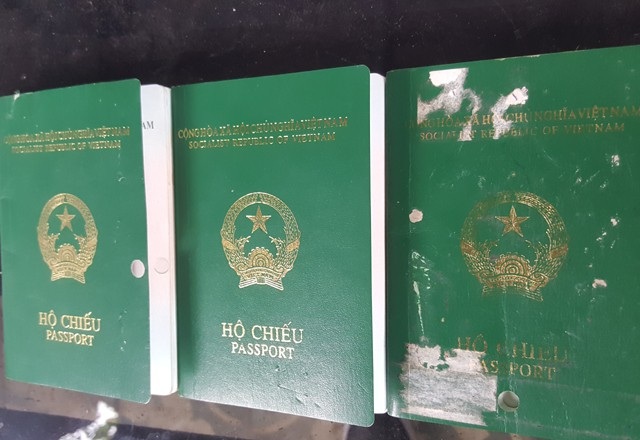 Uẩn khúc người mắc bệnh tâm thần 3 lần xuất khẩu lao động dưới tên người khác - 1 3 cuốn hộ chiếu mang tên Vương Thị Hoài Thu dán ảnh chân dung bà Trần Thị Bình