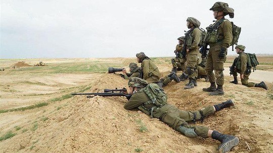 Đụng độ đẫm máu ở Dải Gaza, hơn 1.000 người thương vong - 2
Lính bắn tỉa Israel vào vị trí. Ảnh: IDF