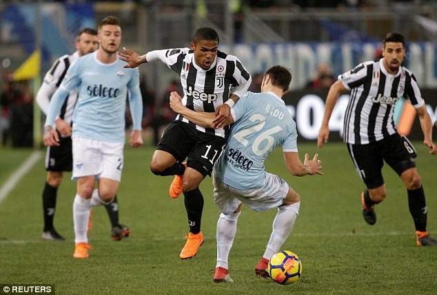 Juventus gặp rất nhiều khó khăn trước Lazio