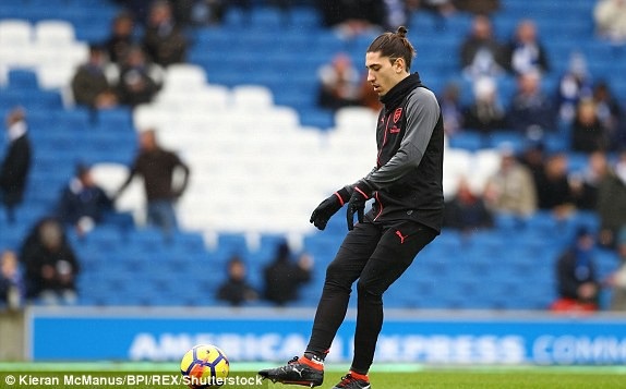 Brighton 2-1 Arsenal: Wenger vẫn chìm trong ác mộng - 6
Bellerin khởi động trước trận đấu tại Amex