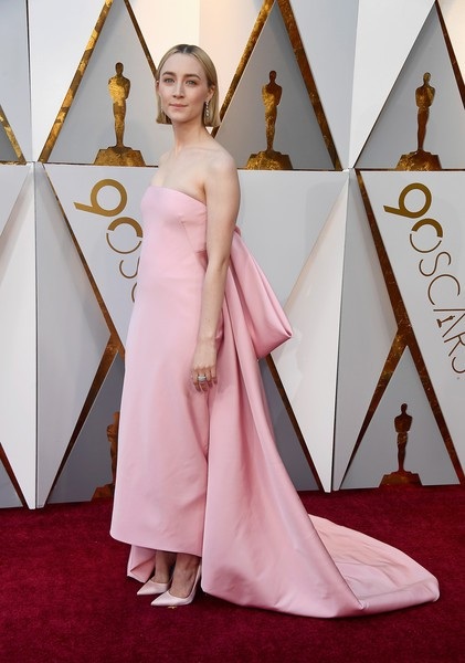 Người đẹp dập dìu khoe dáng trên thảm đỏ Oscar - 44
Saoirse Ronan