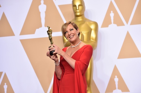 Dàn sao giành giải Oscar rạng rỡ khoe tượng vàng - 8
Allison Janney - Nữ diễn viên phụ xuất sắc nhất với vai diễn trong phim I, Tonya,