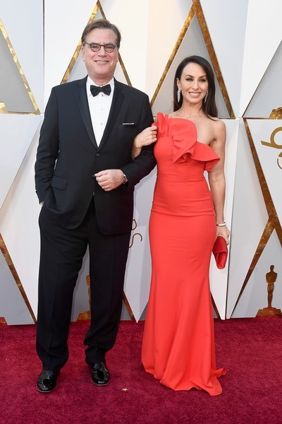 Người đẹp dập dìu khoe dáng trên thảm đỏ Oscar - 31
Aaron Sorkin và Molly Bloom