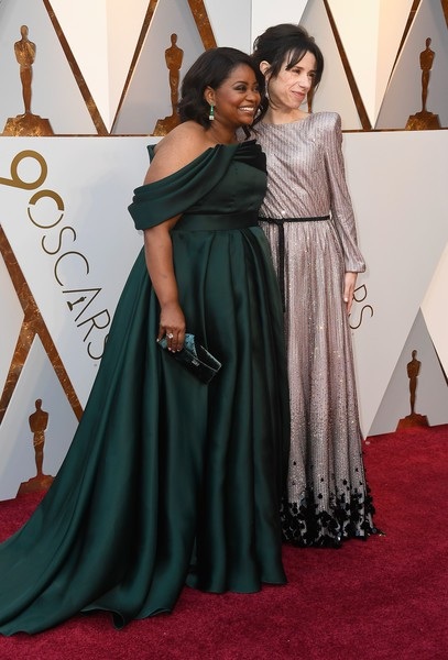 Người đẹp dập dìu khoe dáng trên thảm đỏ Oscar - 58
Octavia Spencer và Sally Hawkins