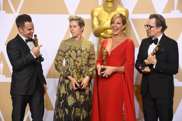 Dàn sao giành giải Oscar rạng rỡ khoe tượng vàng - 1
Từ trái qua: Nam diễn viên phụ xuất sắc nhất Sam Rockwell, Nữ diễn viên chính xuất sắc nhất Frances McDormand, Nữ diễn viên phụ xuất sắc nhất Allison Janney, và Nam diễn viên chính xuất sắc nhất Gary Oldman - 4 diễn viên giành chiến thắng tại lễ trao giải Oscar 2018