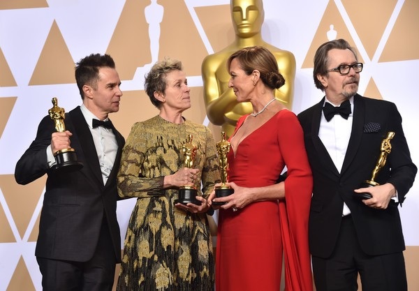 Dàn sao giành giải Oscar rạng rỡ khoe tượng vàng - 5
Trước khi nhận giải Oscar - họ đã nhận nhiều giải thưởng danh giá khác trong năm 2018 này