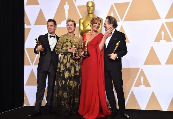 Dàn sao giành giải Oscar rạng rỡ khoe tượng vàng - 7
Allison Janney, Gary Oldman, Frances McDormand, Sam Rockwell rạng rỡ bên tượng vàng