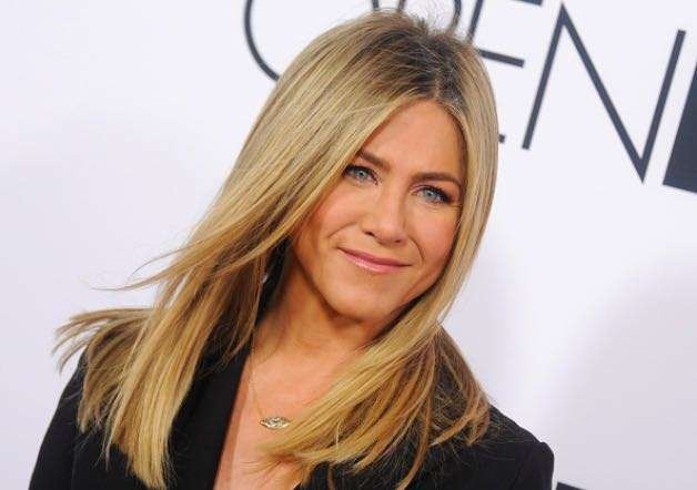 Brad Pitt chủ động liên lạc, muốn làm bạn với Jennifer Aniston - 2
Jennifer Aniston nhận được sự động viên, ủng hộ của bạn bè sau quyết định ly dị Justin Theroux.