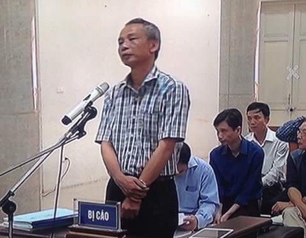 Xét xử vụ 18 lần vỡ đường ống nước sông Đà: Cựu Giám đốc kêu oan - 4 Bị cáo Trần Cao Bằng.