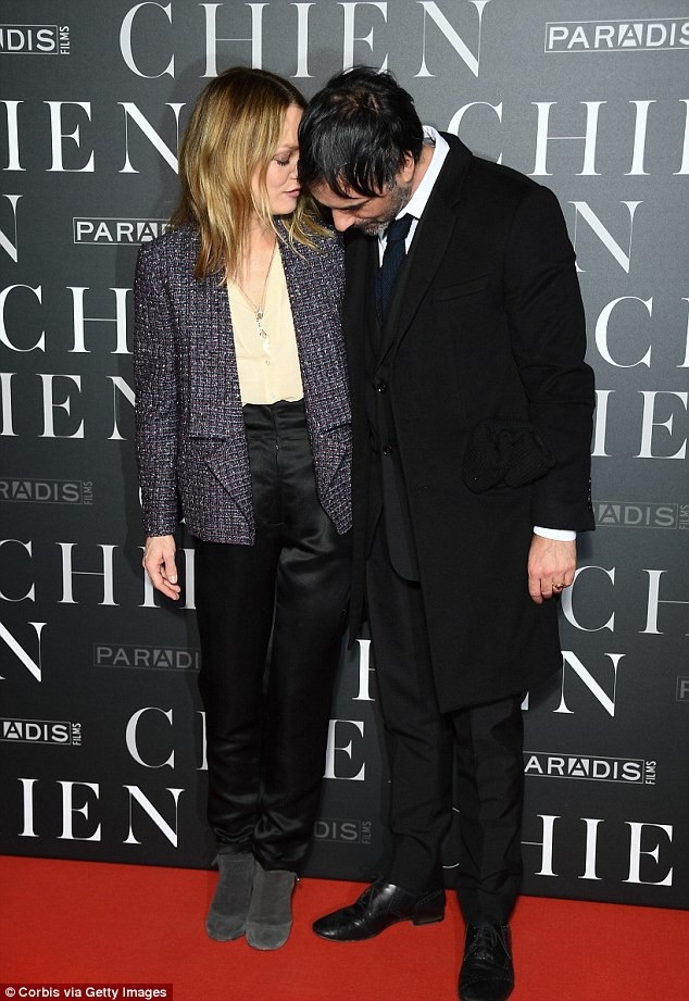 Bạn gái cũ Johnny Depp có bồ mới - 2
Bạntrai mới của ca sỹ kiêm diễn viên nổi tiếng nước Pháp là Samuel Benchetrit - 1 nhà làm phim