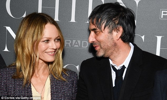 Bạn gái cũ Johnny Depp có bồ mới - 3
Samuel Benchetrit và Vanessa hẹn hò bí mật từ cuối năm 2016 và đây là lần hiếm hoi họ cùng xuất hiện trong 1 sự kiện