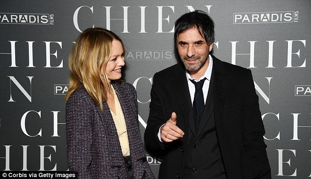 Bạn gái cũ Johnny Depp có bồ mới - 4
Nhiều nguồn tin khẳng định cặp đôi này đã đính hôn và sẽ tổ chức đám cưới vào mùa hè năm nay