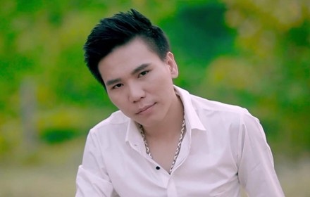Ca sĩ Châu Việt Cường có thể thoát khởi tố về hành vi giết người? - 1
Cơ quan điều tra đang tạm giữ hình sự ca sỹ Châu Việt Cường để điều tra làm rõ nguyên nhân tử vong của một cô gái.