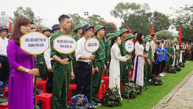 Cử nhân đại học tình nguyện nhập ngũ để rèn mình - 1 Sáng ngày 6/3, hơn 3.000 thanh niên Nghệ An lên đường nhập ngũ