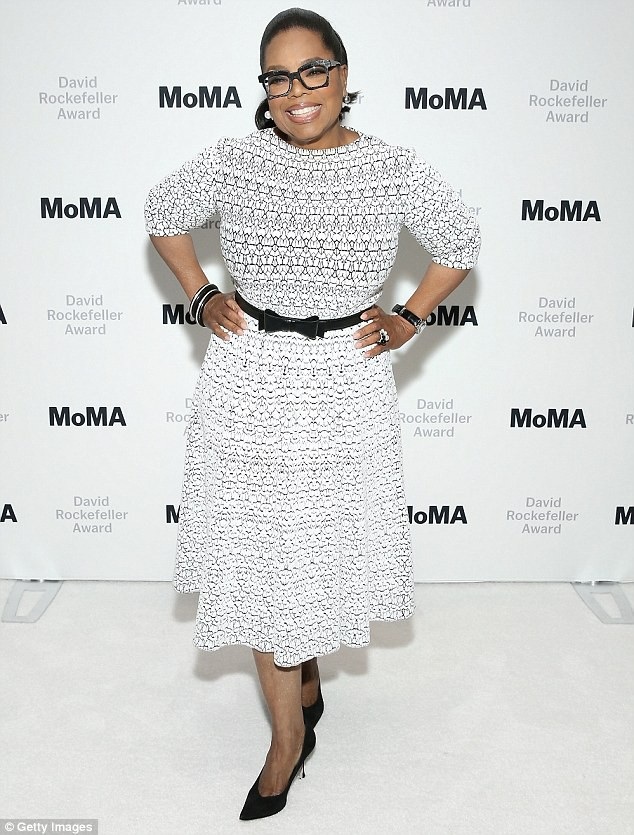 Oprah Winfrey "boa" cho nhân viên khách sạn như thế nào? - 1 
MC đình đám nước Mỹ Oprah Winfrey gây thích thú cho fans khi tiết lộ bà vẫn thường boa cho các nhân viên dọn phòng khách sạn theo cách riêng của mình