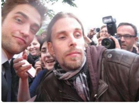 Robert Pattinson lúc nào cũng điển trai khó cưỡng trong mọi khung cảnh