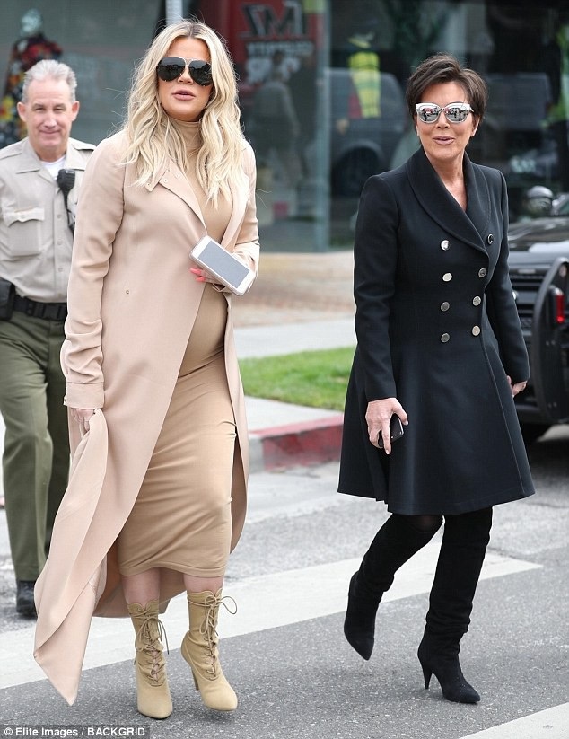 
Khloe Kardashian mới tiết lộ cô sẽ chào đón một bé gái trong ít tuần tới
