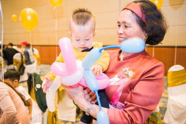 Điều chưa tiết lộ về người mẹ của diễn viên Việt Anh - 3 Là một người phụ nữ năng động, giờ đây cô Lê Bình vẫn năng nổ tham gia tổ chức phát triển cộng đồng.