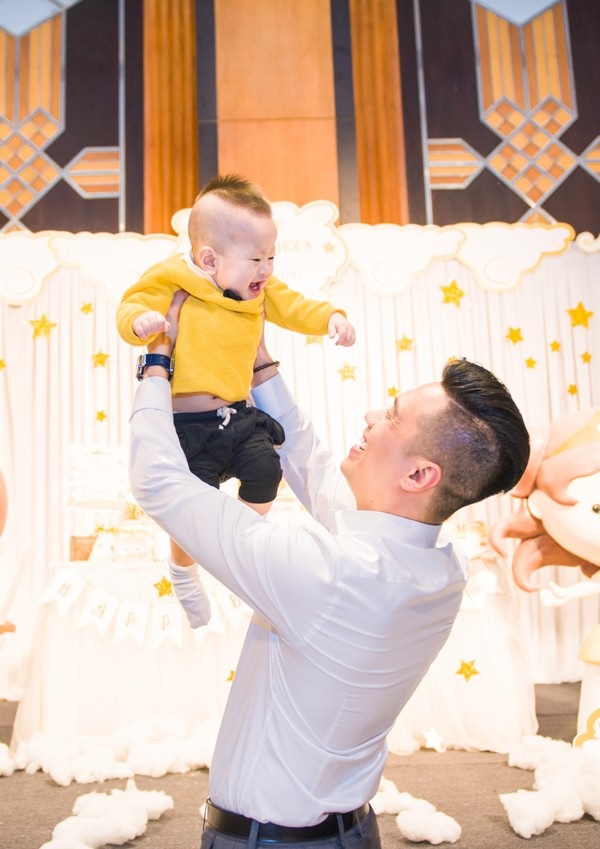 Bé Đậu Đậu vô cùng đáng yêu và được mọi người khen thừa hưởng nhiều nét đẹp của bố mẹ.