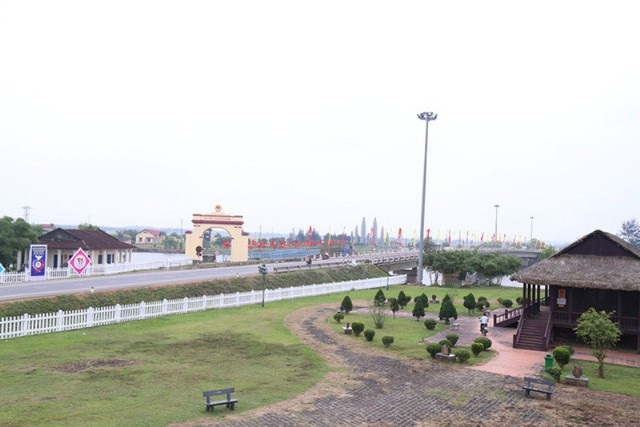 Xây dựng tượng đài chiến sĩ Công an nhân dân vũ trang bảo vệ giới tuyến - 1 Di tích đôi bờ Hiền Lương - Bến Hải